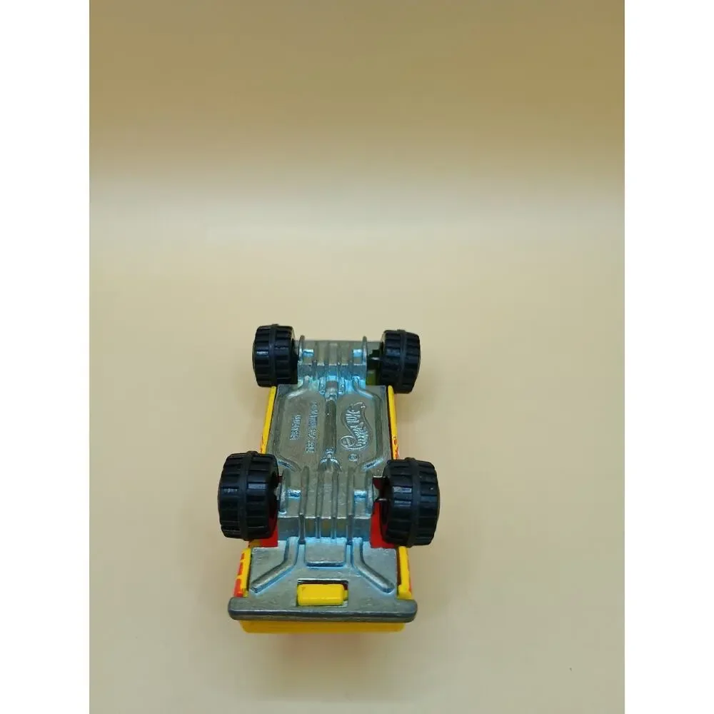 Vintage 1982 Hot Wheels Chevy S10 Baywatch Diecast Lifeguard Rescue Truck 1:64th